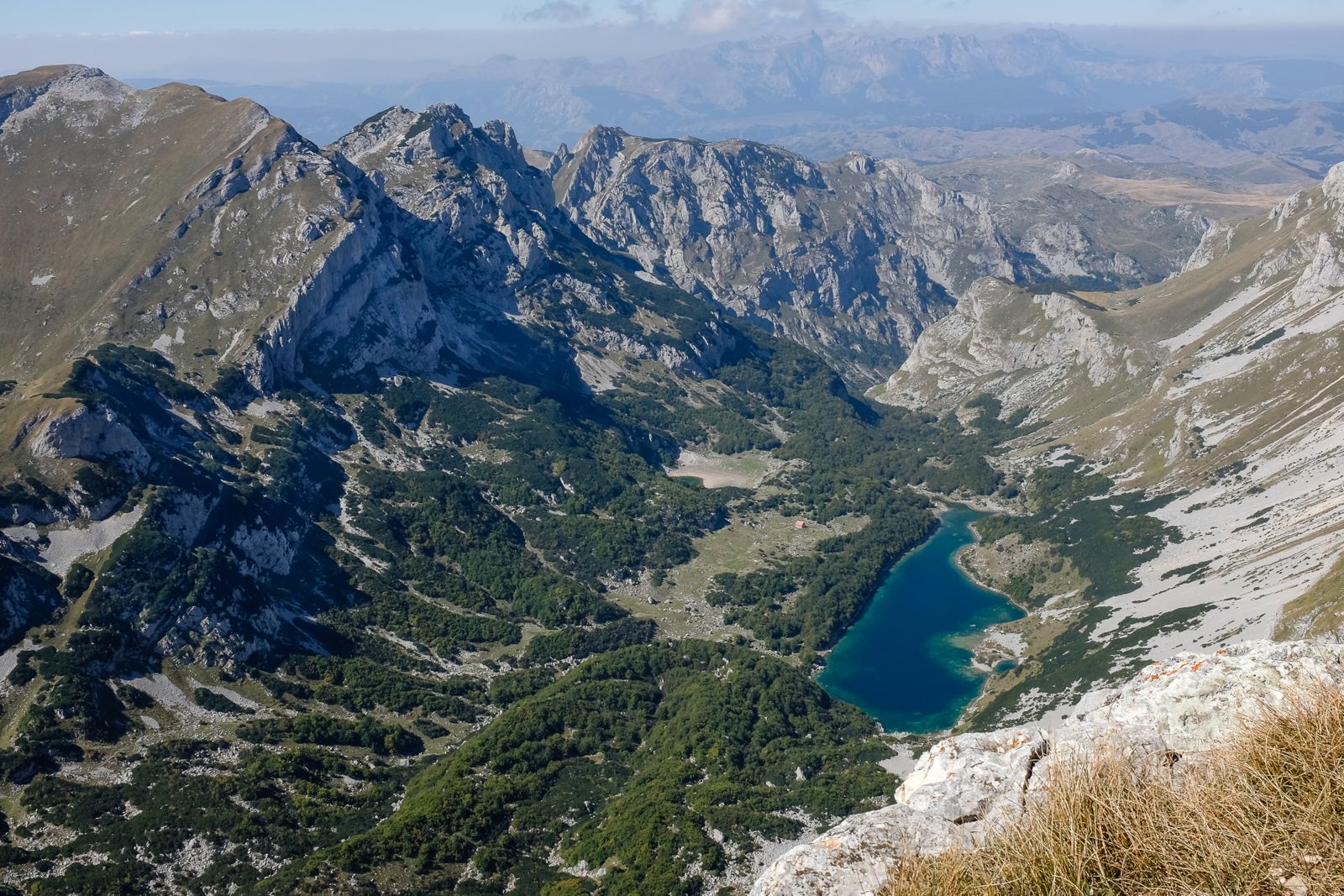 Moderna zgrada Corner Construction